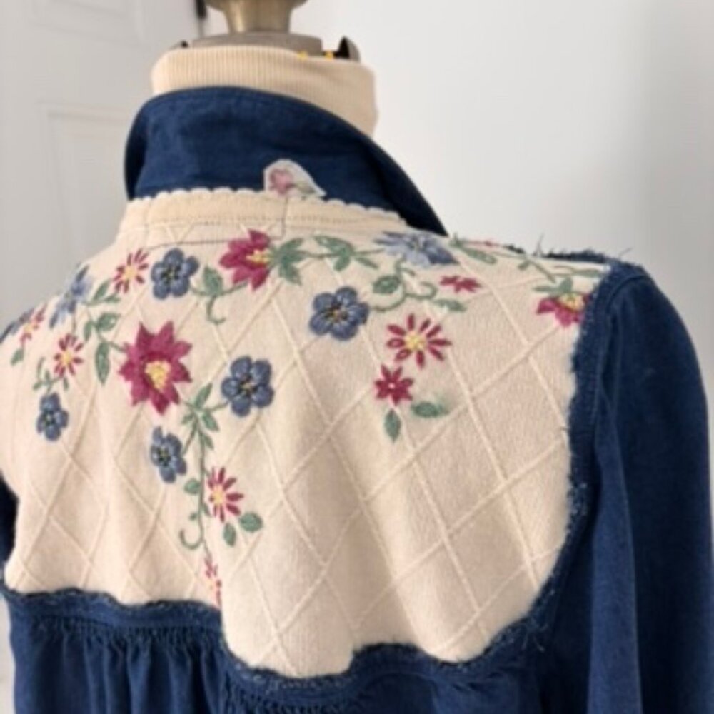 Upcycled chambray blouse with sweater embroidered back yoke - Picture 3 of 11